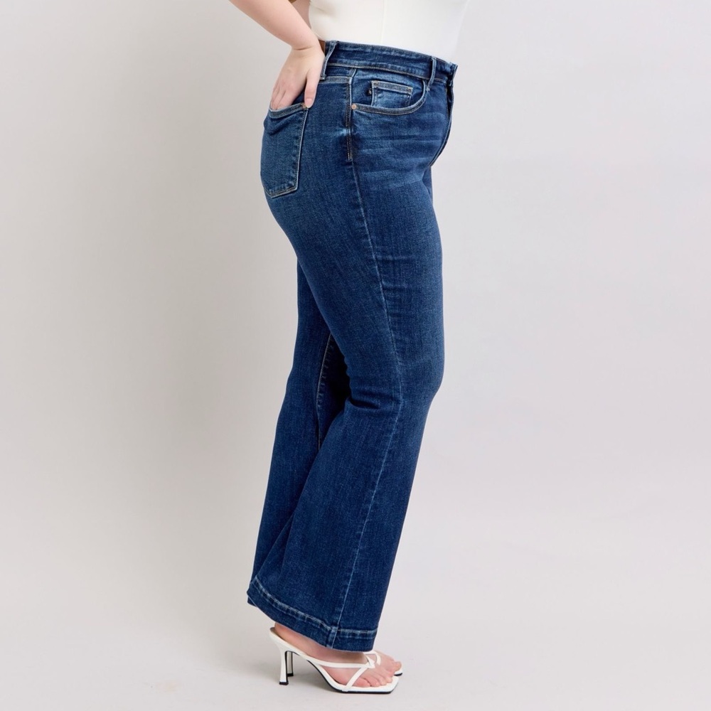 Judy Blue Full Size High Rise Flare Jeans with Pockets Plus Size - Picture 4 of 16